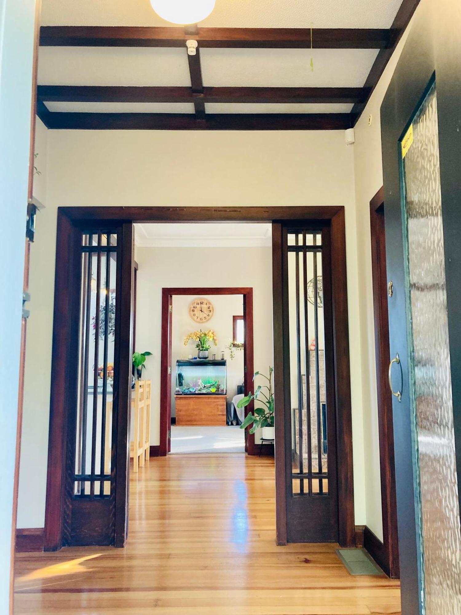 Spacious And Sunny Master Bedroom With Shared Bathrooms โอ๊คแลนด์ ภายนอก รูปภาพ