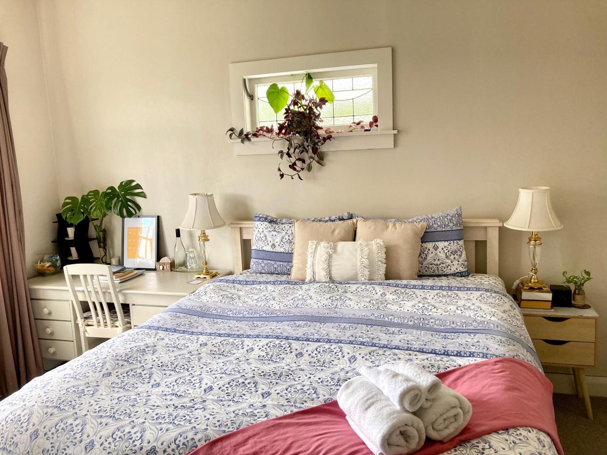 Spacious And Sunny Master Bedroom With Shared Bathrooms โอ๊คแลนด์ ภายนอก รูปภาพ